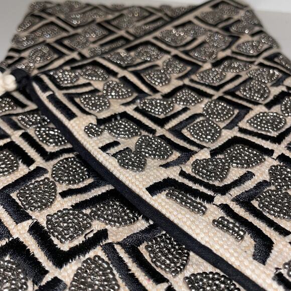 🔥🔥FIRE SALE 🔥🔥 NWOT canvas and bead clutch - Picture 10 of 10